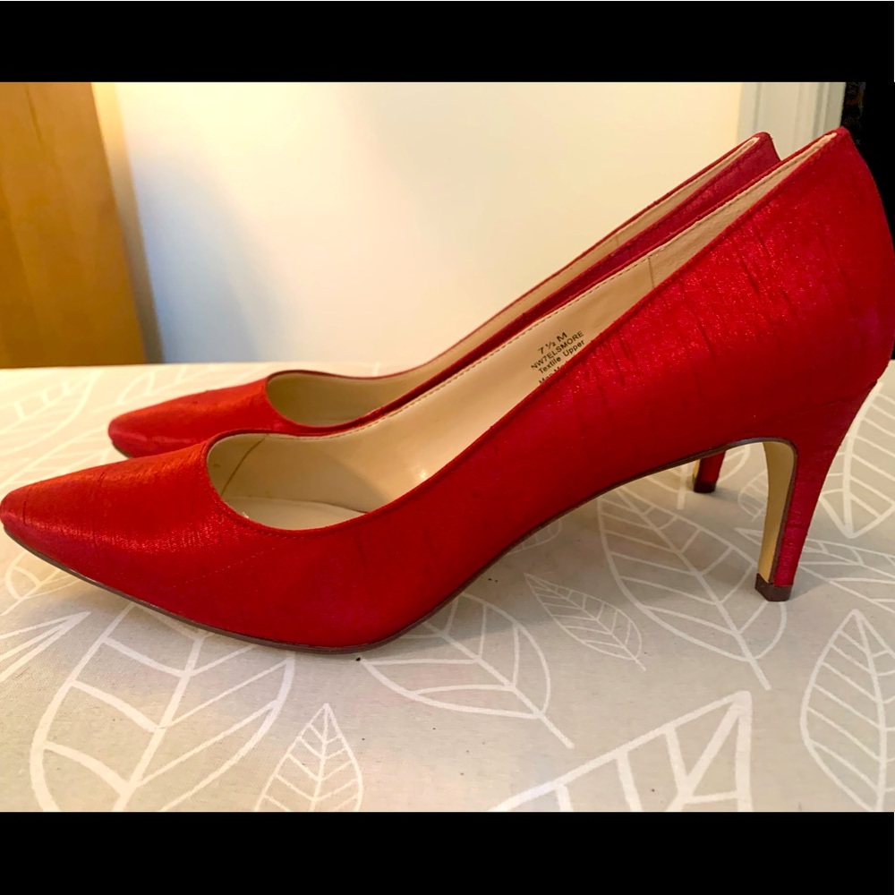 NEW Nine West kitten heel